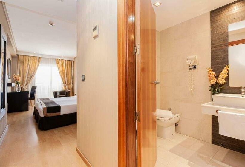 اتاق پرمیوم, Oh Nice Ulises Ceuta