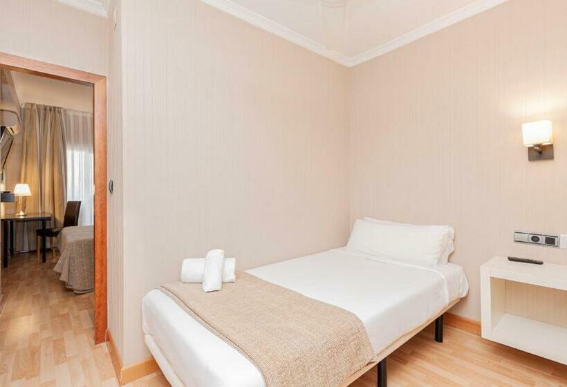 اتاق استاندارد سه نفره, Oh Nice Ulises Ceuta