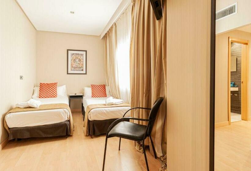 اتاق استاندارد چهار تخته, Oh Nice Ulises Ceuta