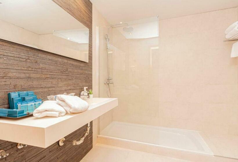 اتاق استاندارد چهار تخته, Oh Nice Ulises Ceuta