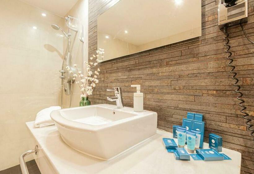 اتاق سوپریور, Oh Nice Ulises Ceuta