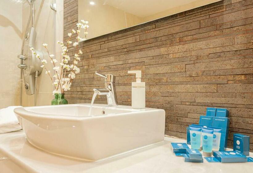 اتاق سوپریور, Oh Nice Ulises Ceuta