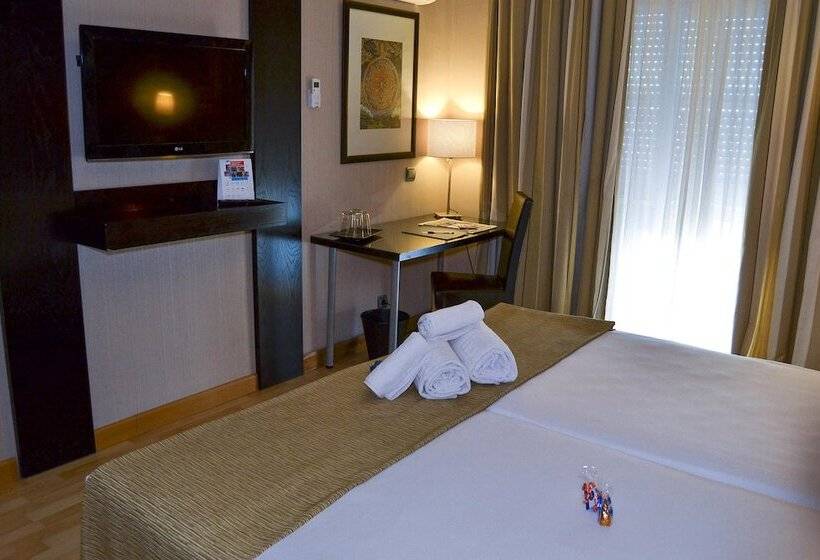 اتاق استاندارد سه نفره, Oh Nice Ulises Ceuta