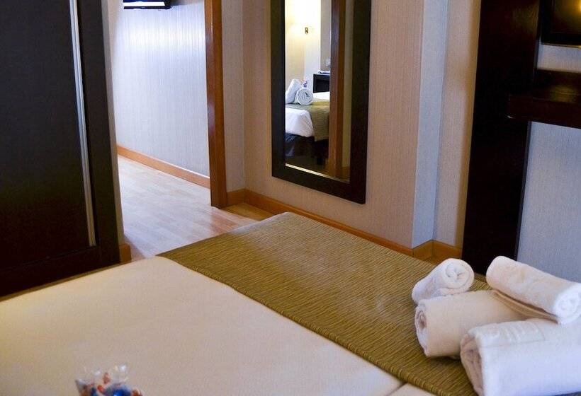 اتاق استاندارد سه نفره, Oh Nice Ulises Ceuta