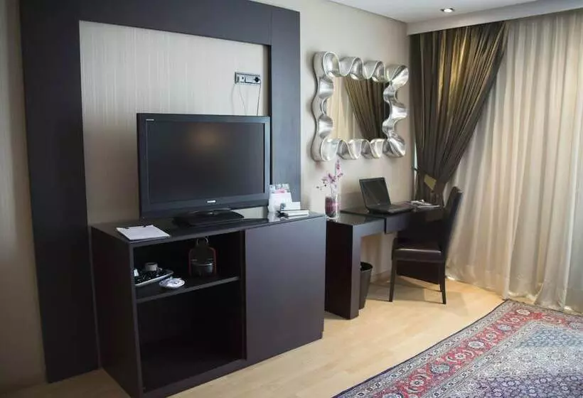 Suite, Oh Nice Ulises Ceuta