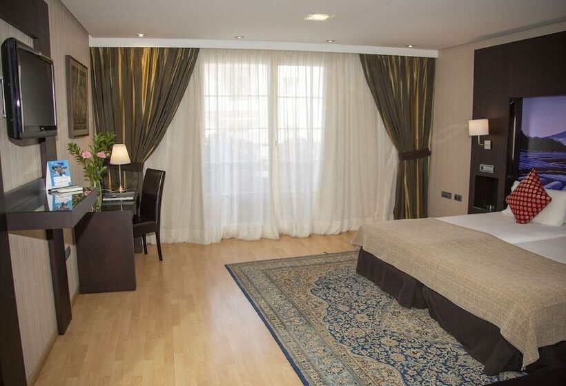 اتاق سوپریور, Oh Nice Ulises Ceuta