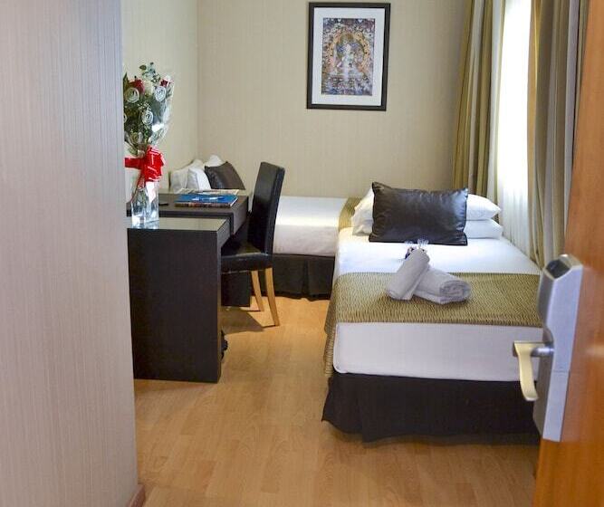 اتاق استاندارد چهار تخته, Oh Nice Ulises Ceuta