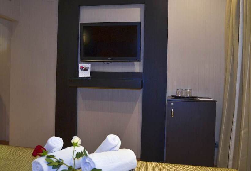 اتاق استاندارد چهار تخته, Oh Nice Ulises Ceuta