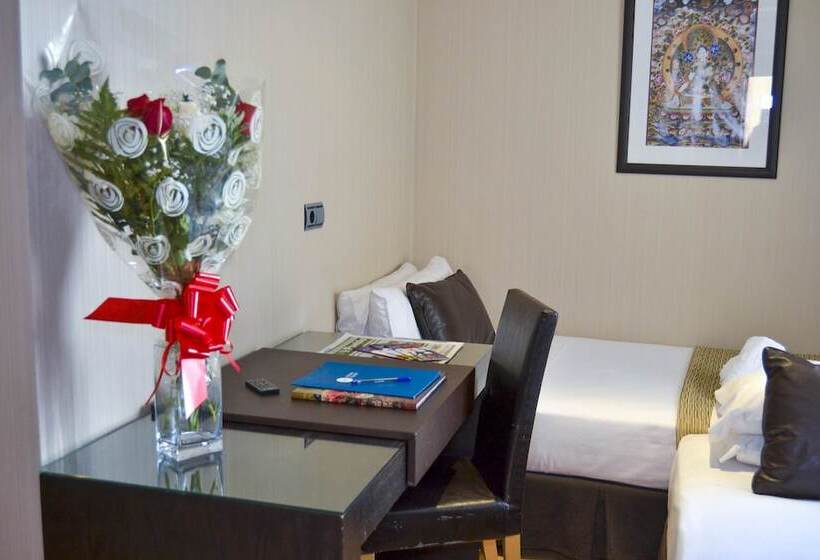 اتاق استاندارد چهار تخته, Oh Nice Ulises Ceuta