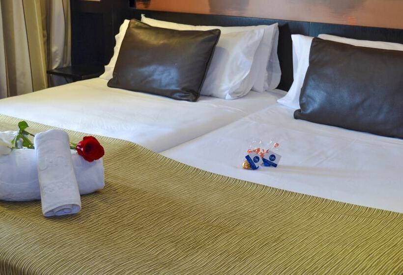 اتاق استاندارد چهار تخته, Oh Nice Ulises Ceuta