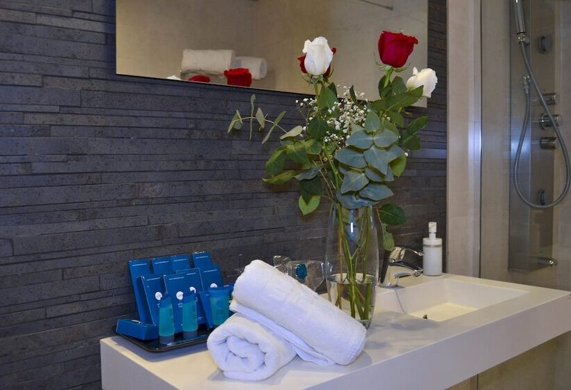 اتاق استاندارد چهار تخته, Oh Nice Ulises Ceuta