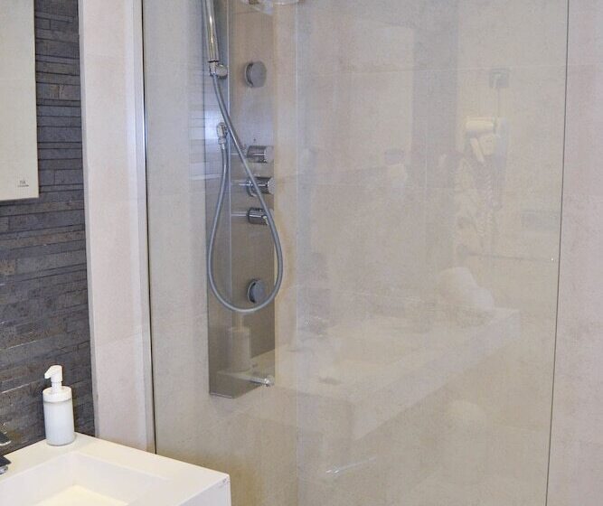 اتاق استاندارد چهار تخته, Oh Nice Ulises Ceuta