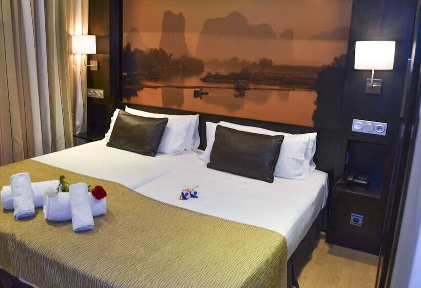 اتاق استاندارد چهار تخته, Oh Nice Ulises Ceuta