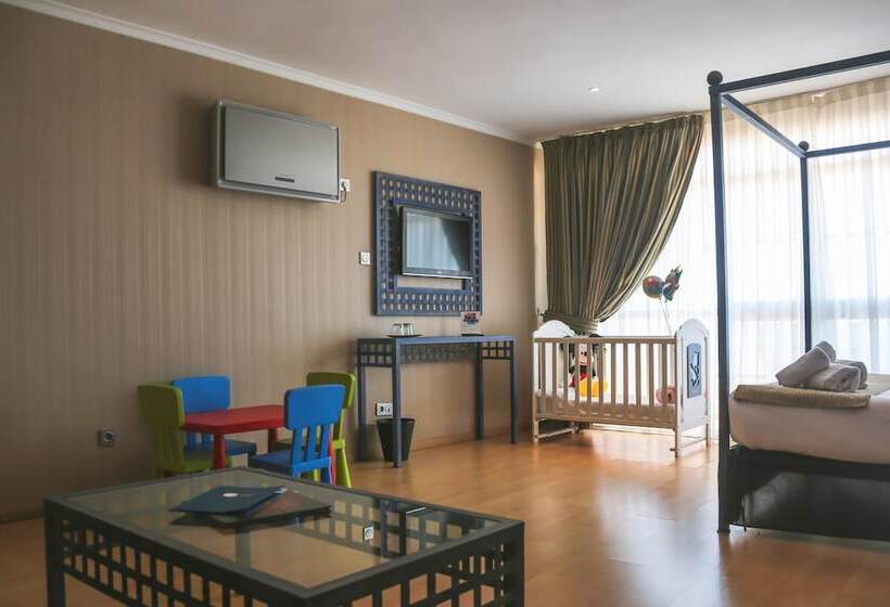 اتاق خانوادگی, Oh Nice Ulises Ceuta