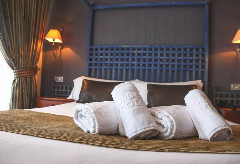 اتاق خانوادگی, Oh Nice Ulises Ceuta