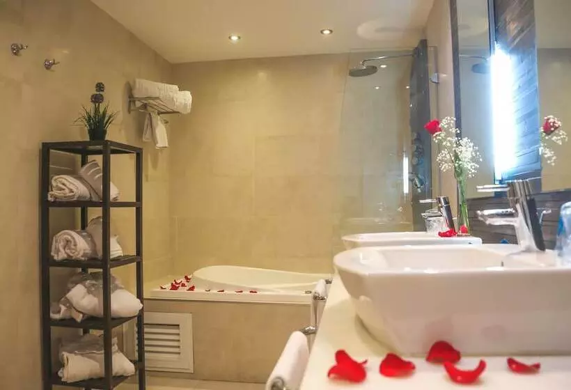 Superior Suite, Oh Nice Ulises Ceuta