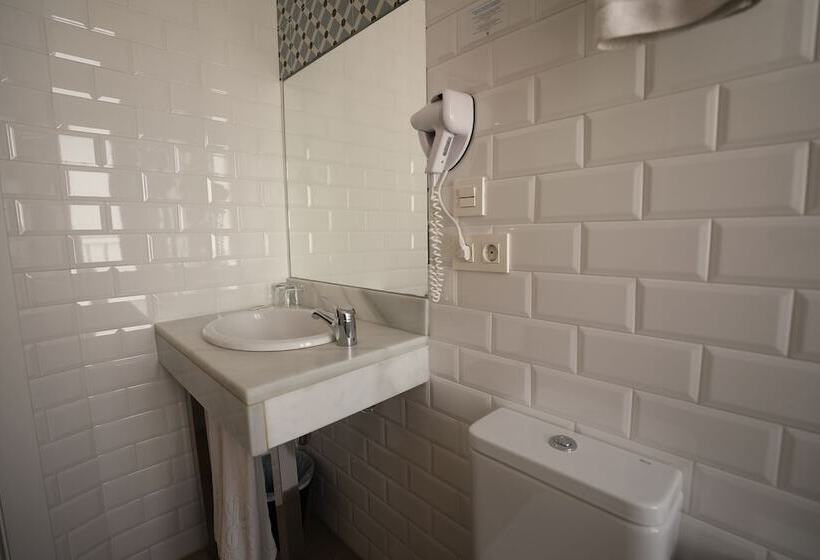Habitación Triple Estándar, Yit Casablanca