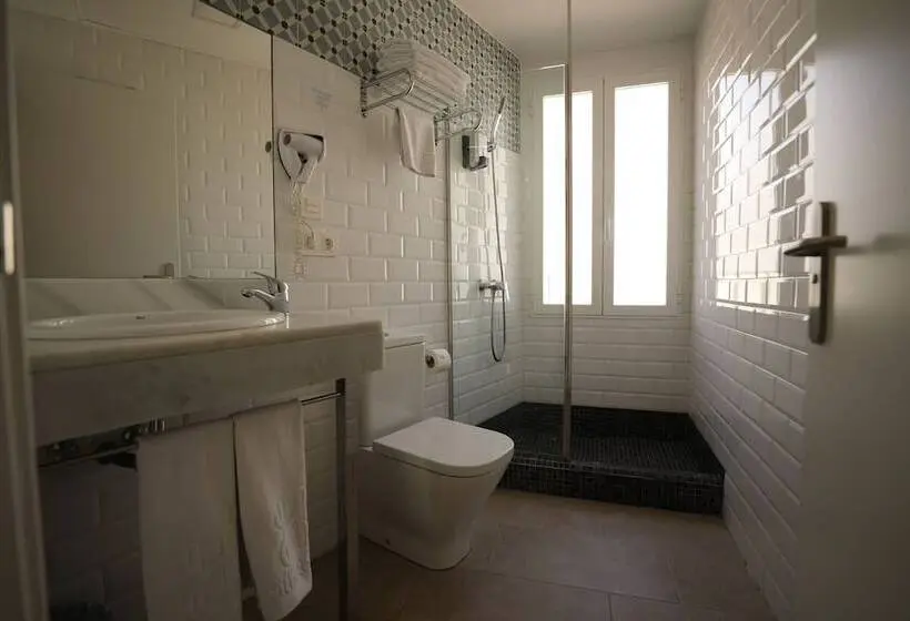 اتاق استاندارد سه نفره, Yit Casablanca