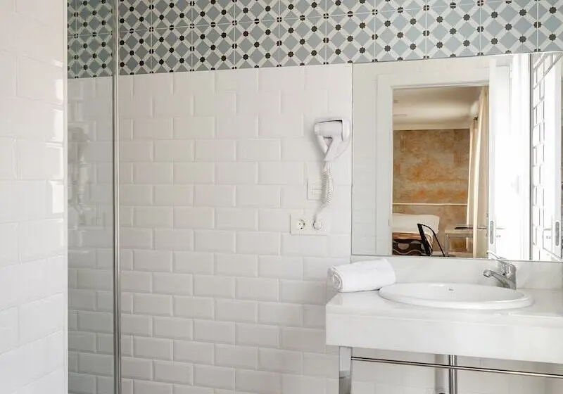 اتاق استاندارد چهار تخته, Yit Casablanca