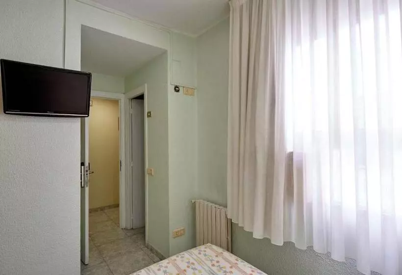 Standard Yhden Hengen Huone, Zaymar