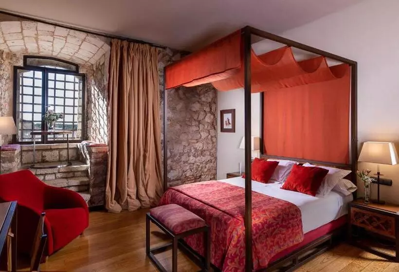 Habitación Superior, Parador De Alarcon
