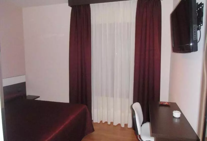 Standard-huone, Area De Servicio Villamartín