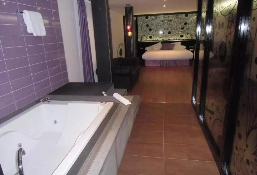 Deluxe-sviitti, Area De Servicio Villamartín