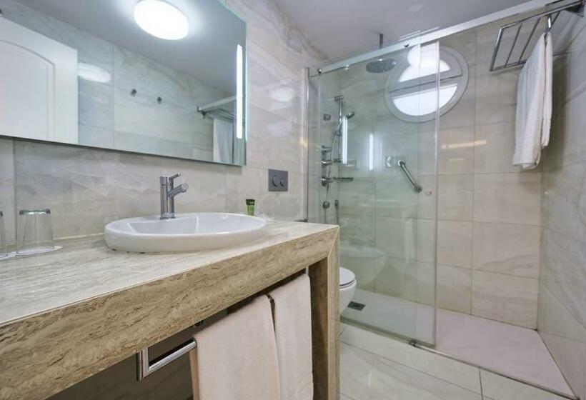 سوییت با چشم‌انداز استخر, Bull Costa Canaria & Spa - Adults Only