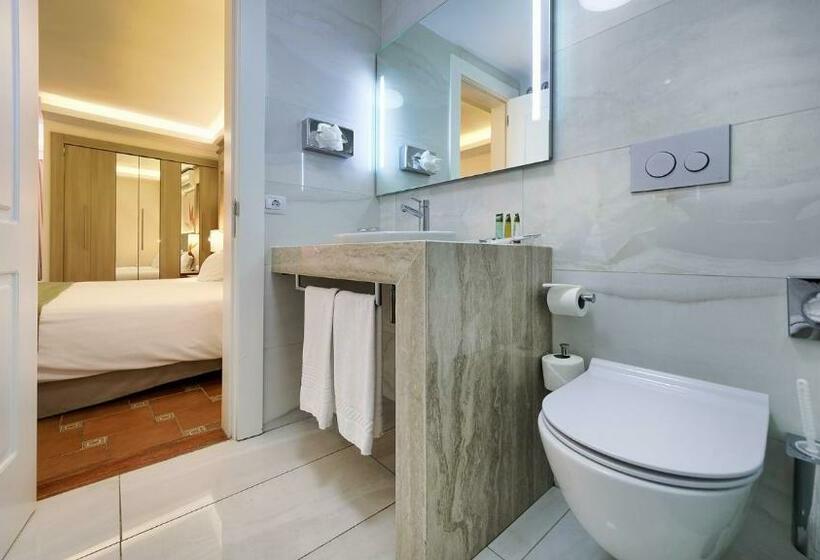 سوییت با چشم‌انداز استخر, Bull Costa Canaria & Spa - Adults Only
