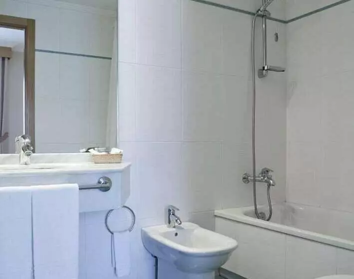 Standard Kolmen Hengen Huone, Canelas