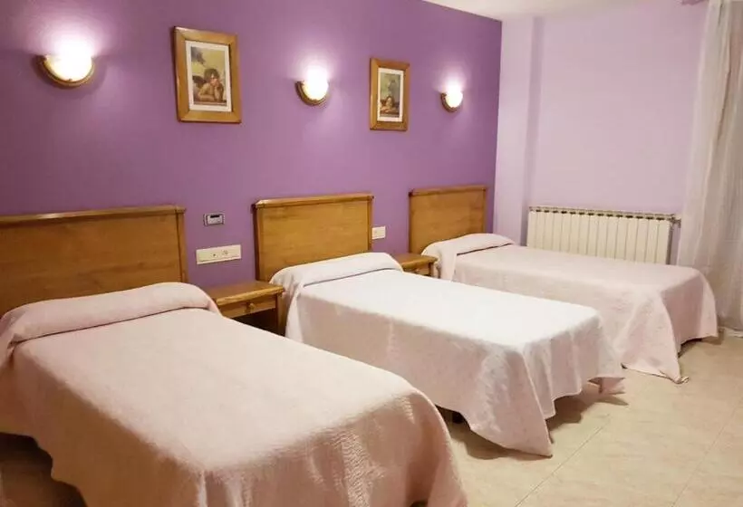 Quarto Triplo Estandar, Ciudad De Jaca