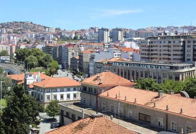 آپارتمان یک خوابه با دری مشترک که هال را جدا می کند., Ciudad de Vigo