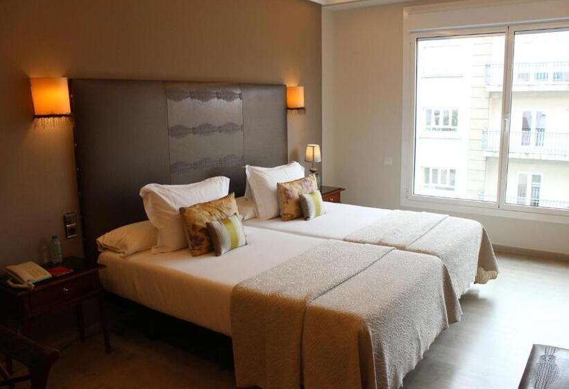 غرفة قياسية ثلاثية, Ciudad de Vigo