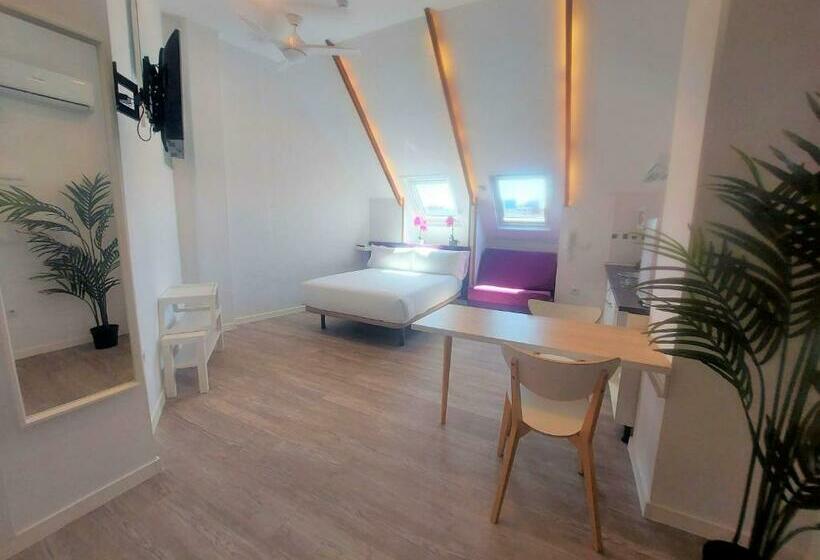 استودیوی استاندارد, Erase Un