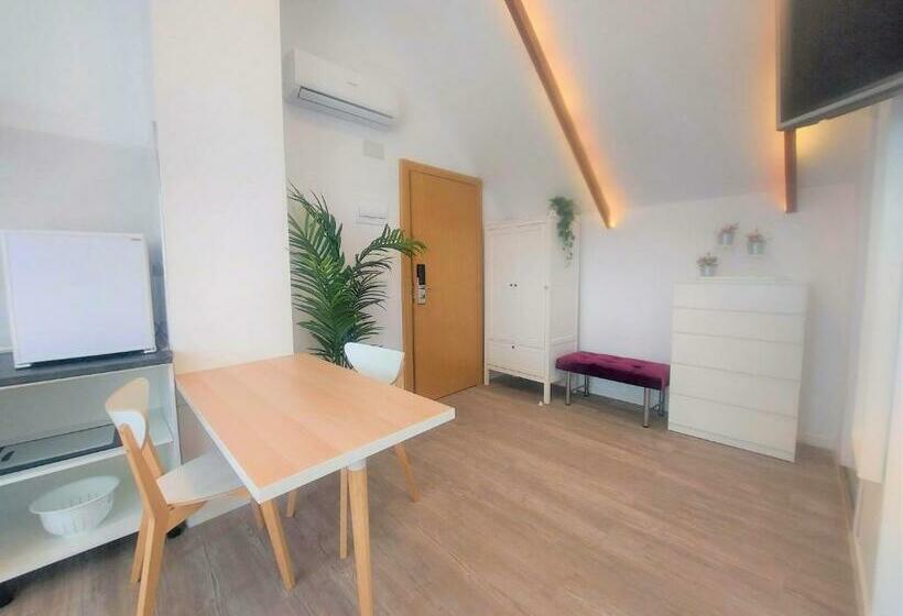 استودیوی استاندارد, Erase Un