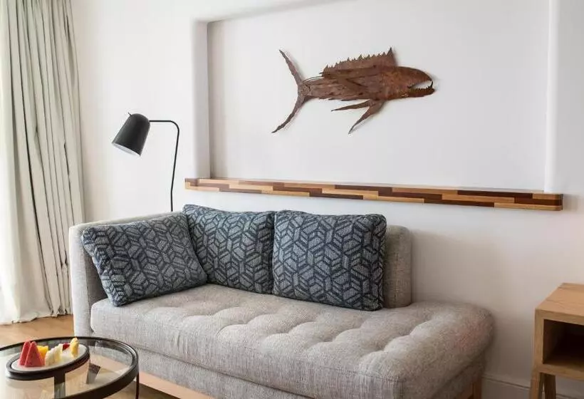 Juniorsviitti Merinäkymä, Hotel Fariones