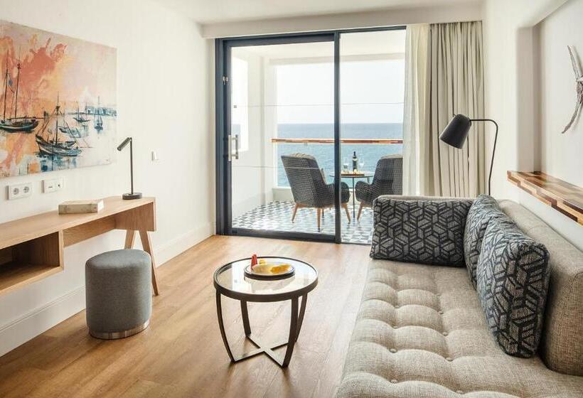 جناح جونيور مطلّ علي البحر, Hotel Fariones