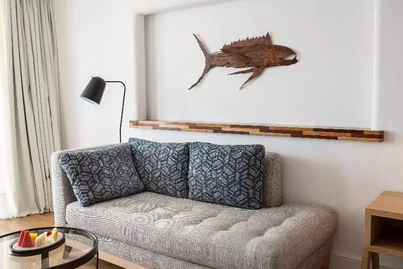 Juniorsviitti Merinäkymä, Hotel Fariones