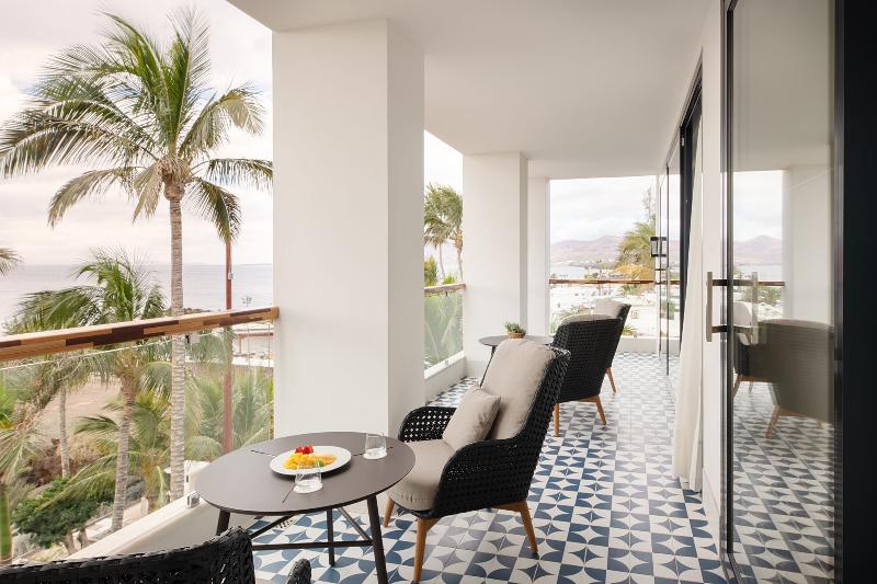 جناح, Hotel Fariones