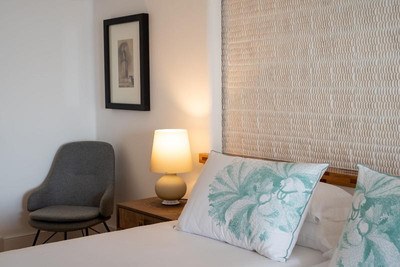 جناح, Hotel Fariones