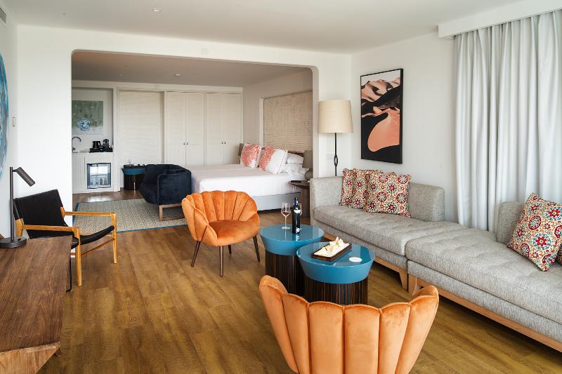 جناح, Hotel Fariones