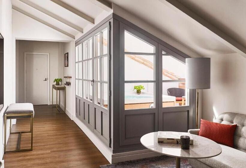 סוויטה עם ג'קוזי, Gran Hotel Inglés, The Leading Hotels of The World