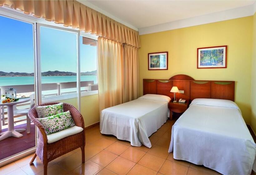 Quarto Estandar, Izán Cavanna