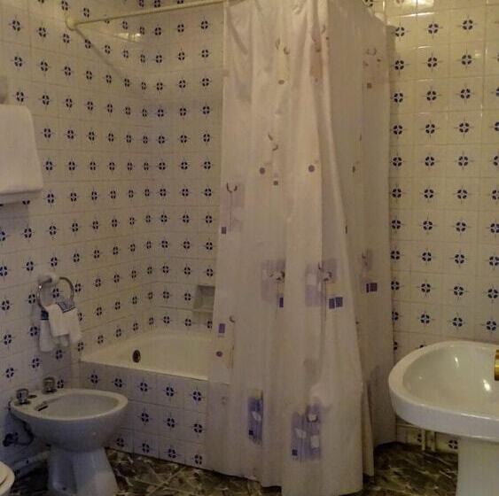 标准三人间, Restaurante La Glorieta