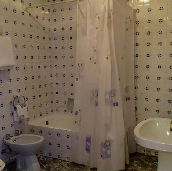 Standard Triple Room, Restaurante La Glorieta