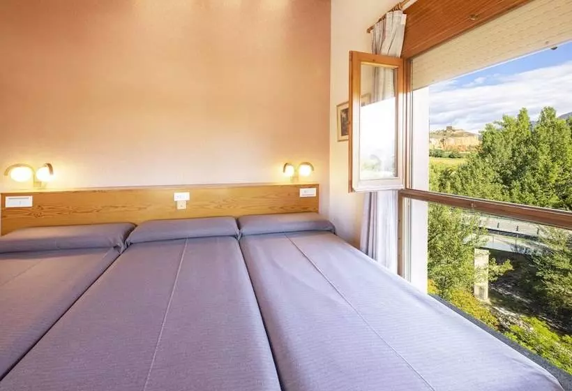 Standard Triple Room, Restaurante La Glorieta