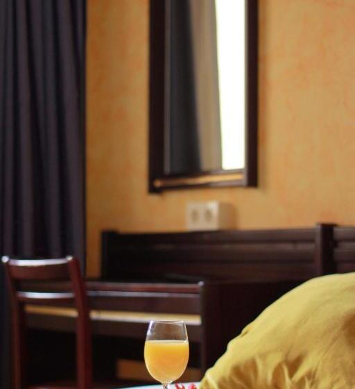 스탠다드 룸, Leyton