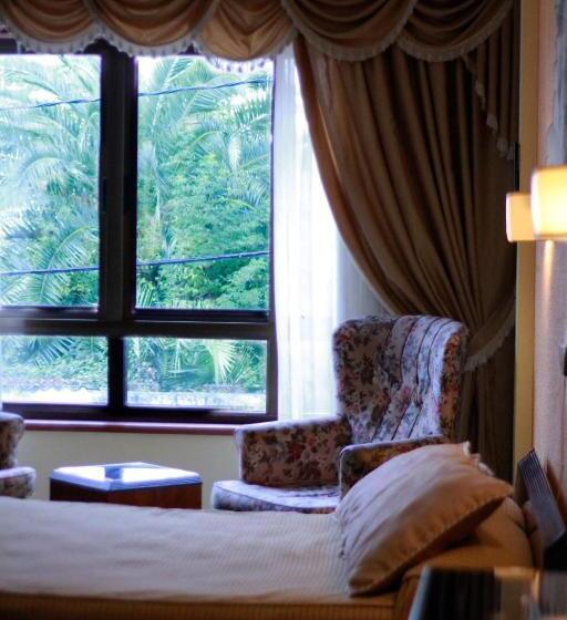 스탠다드 룸, Leyton