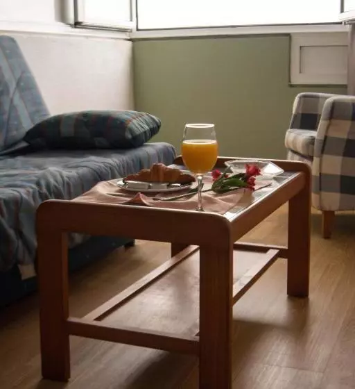 Chambre Familiale, Leyton