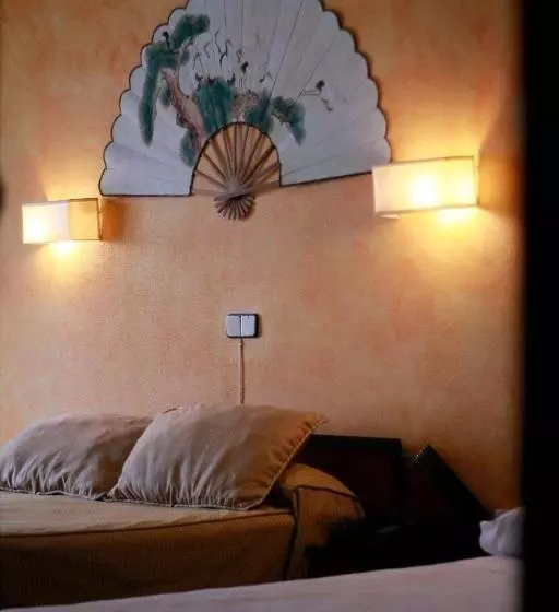 Chambre Familiale, Leyton